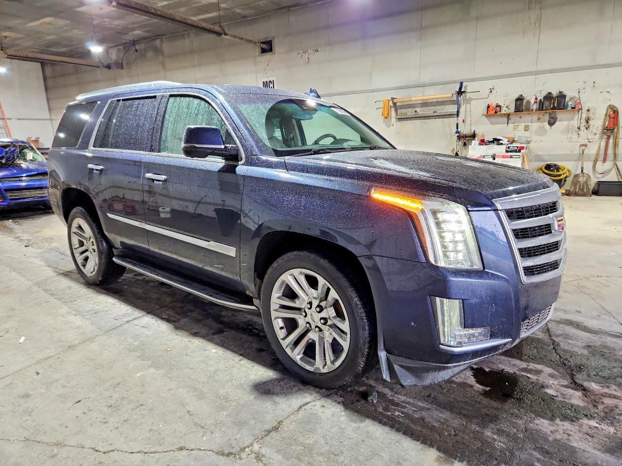 2017 Cadillac Escalade Luxury - zdjęcie 4