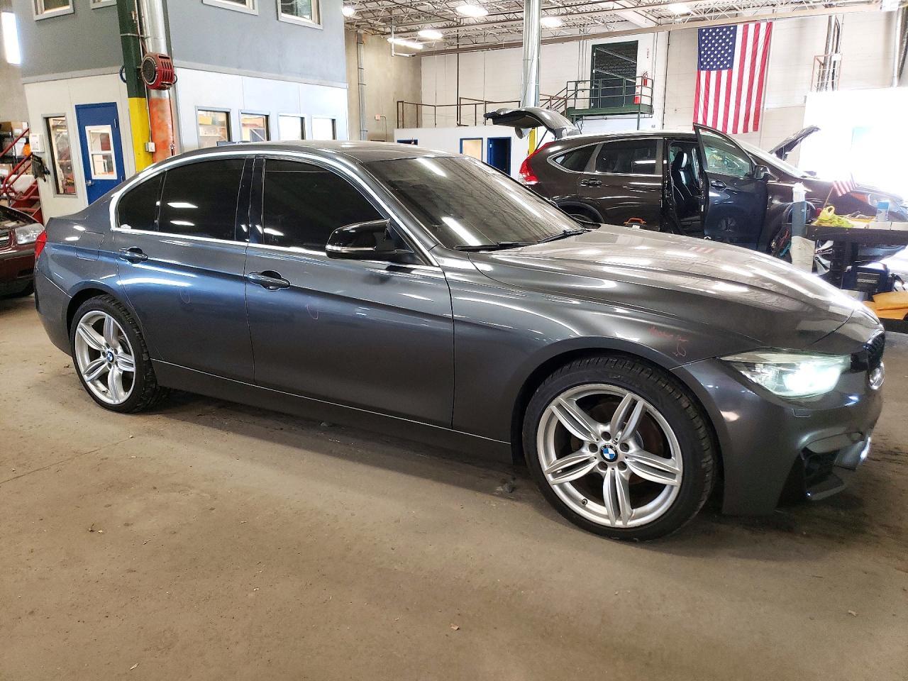 2017 BMW Seria 3 330i - zdjęcie 4