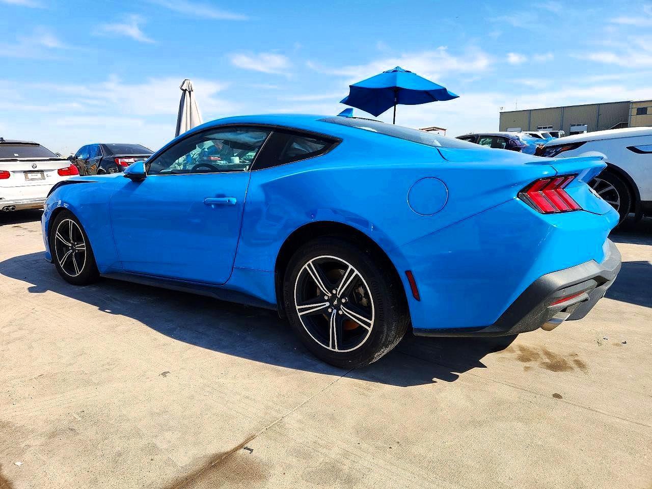 2024 Ford Mustang - zdjęcie 2