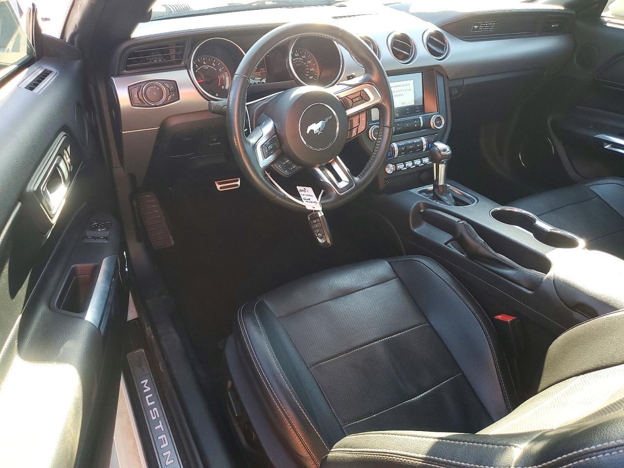 2020 Ford Mustang - zdjęcie 8