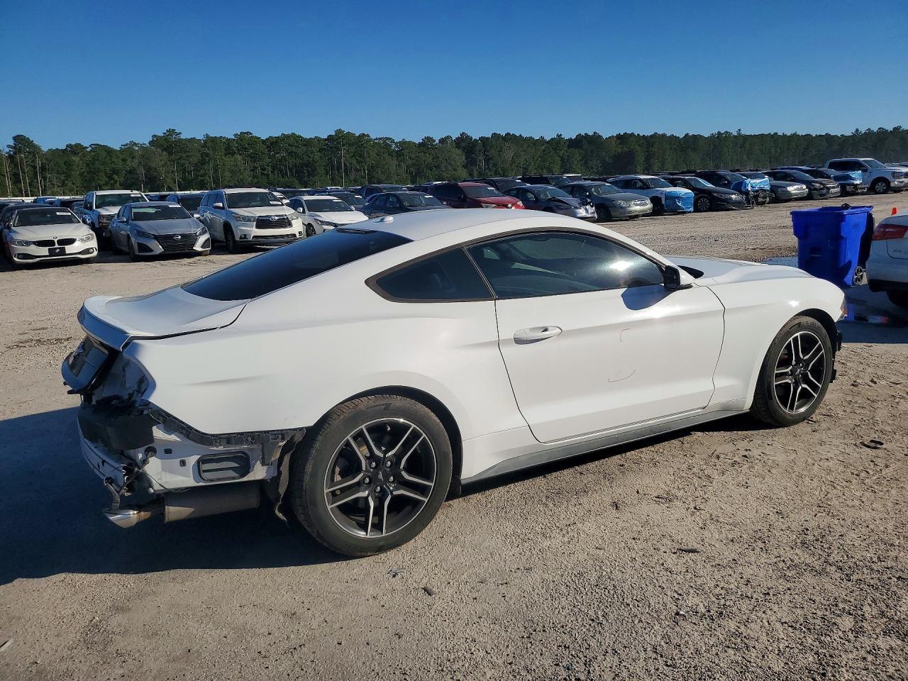 2020 Ford Mustang - zdjęcie 3