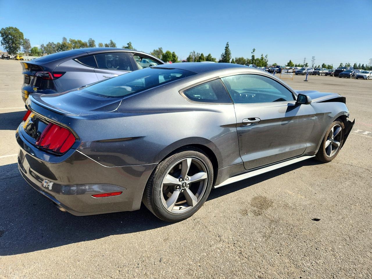 2016 Ford Mustang - zdjęcie 3