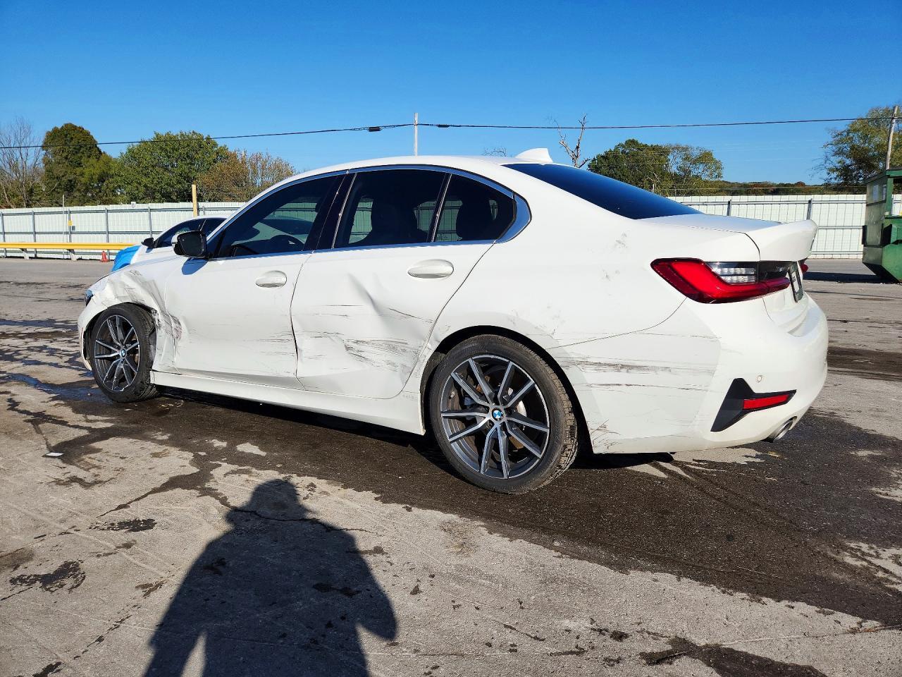 2020 BMW 330I - zdjęcie 2
