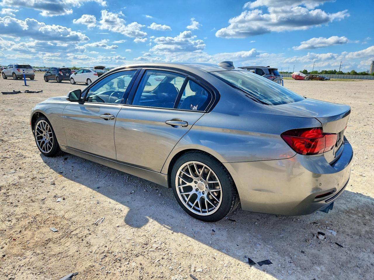 2018 BMW 330 I - zdjęcie 2