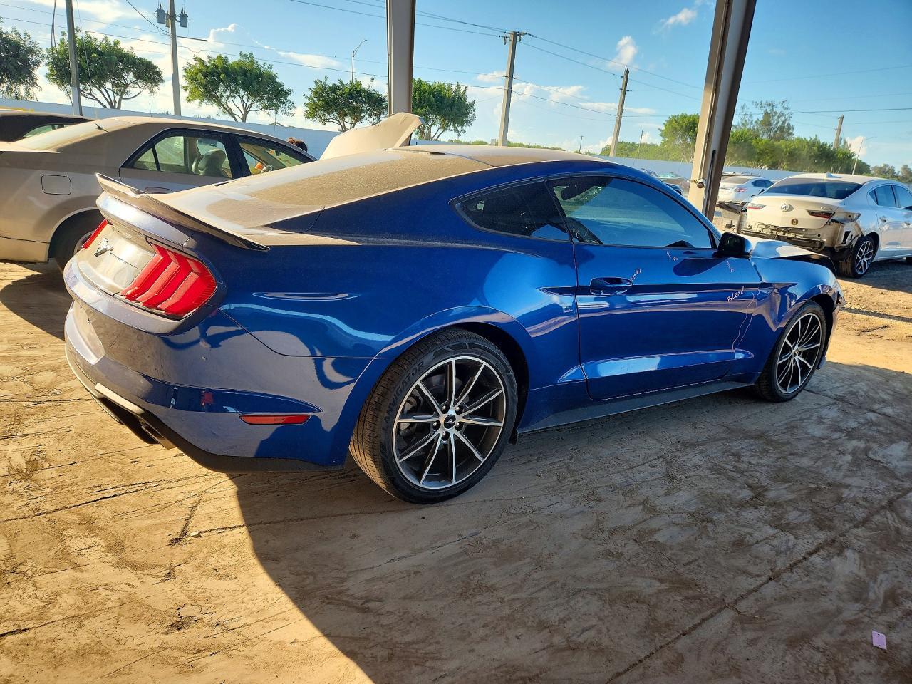 2018 Ford Mustang - zdjęcie 3