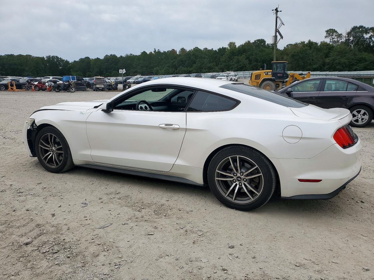 2017 Ford Mustang - zdjęcie 2