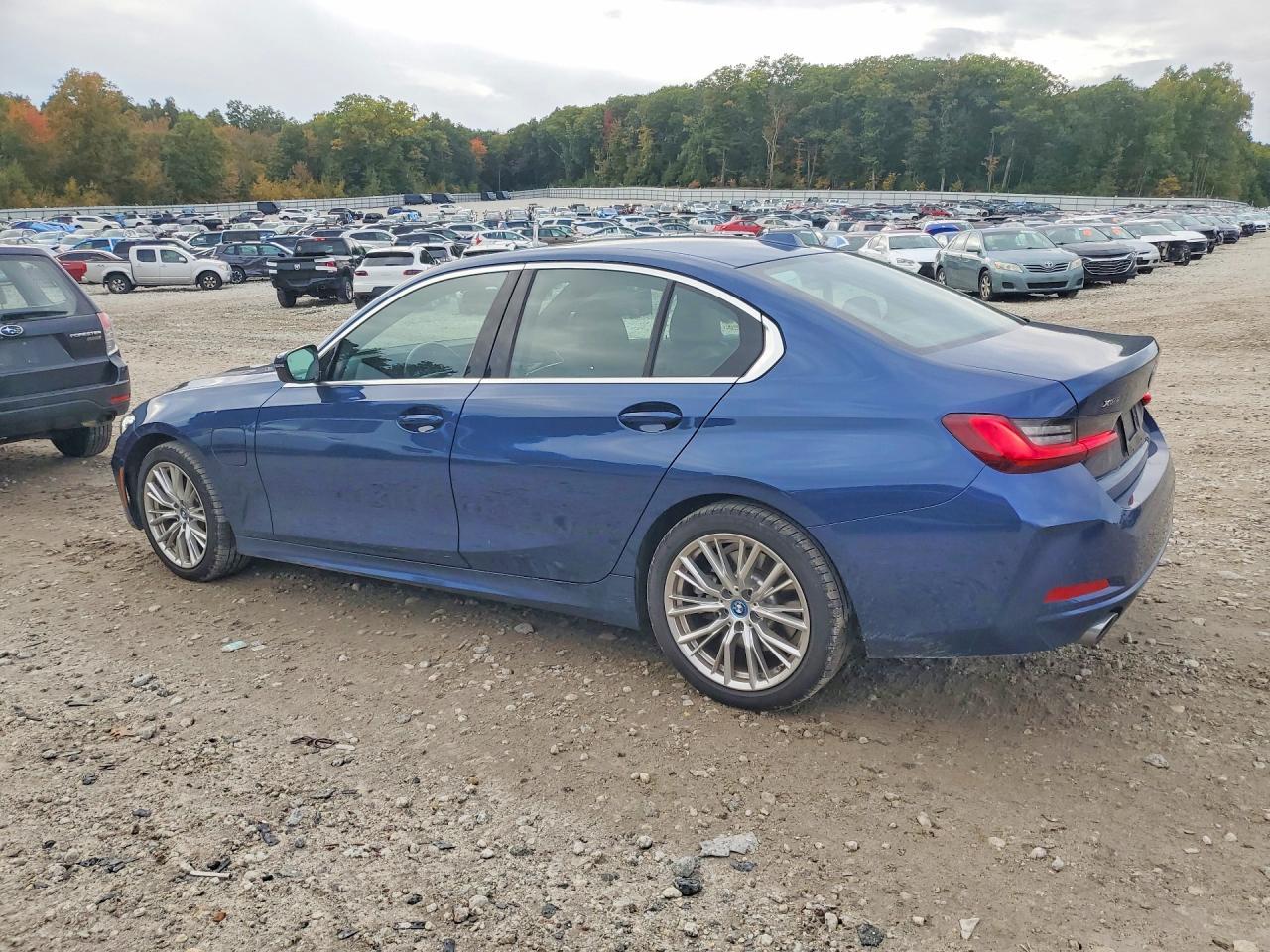 2024 BMW Seria 3 330e - zdjęcie 2