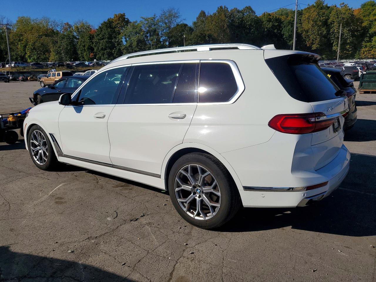 2021 BMW X7 xDrive40I - zdjęcie 2