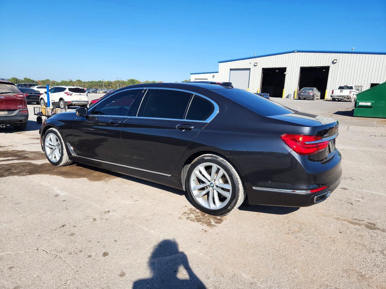 2017 BMW Seria 7 B7 - zdjęcie 2