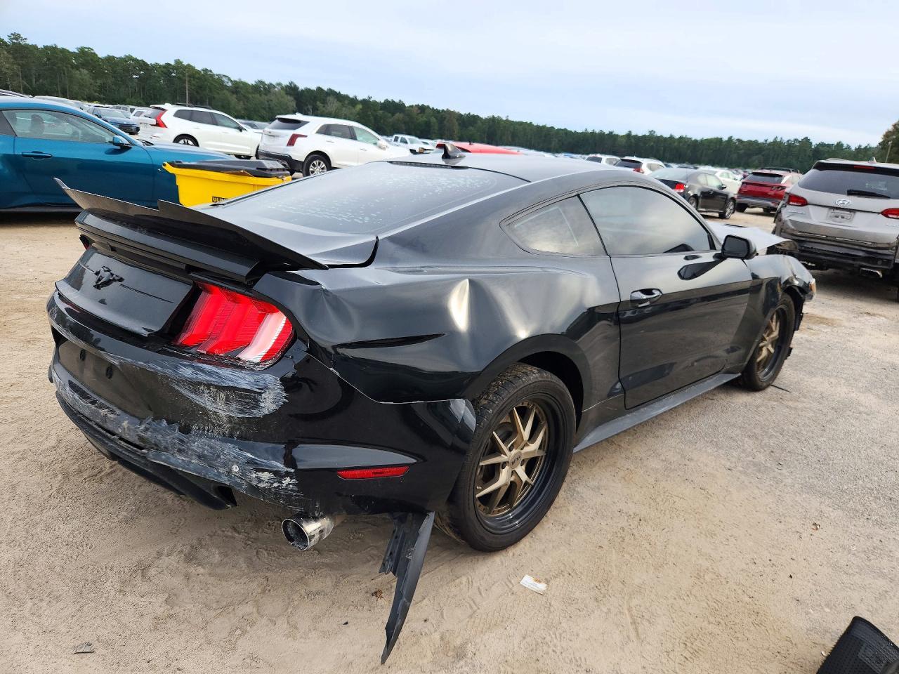 2021 Ford Mustang - zdjęcie 3