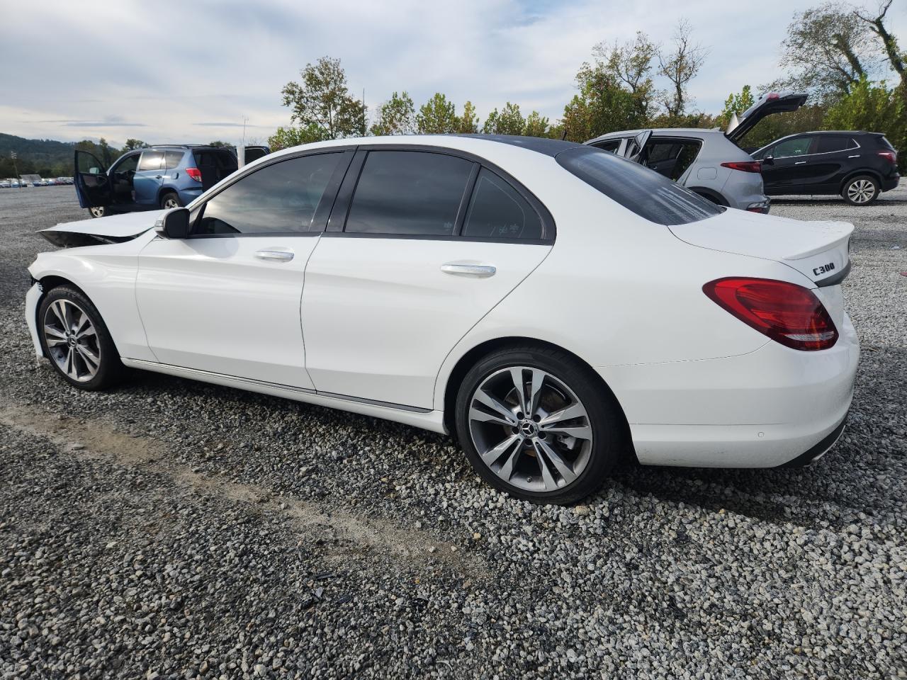 2017 Mercedes-Benz C 300 4Matic - zdjęcie 2
