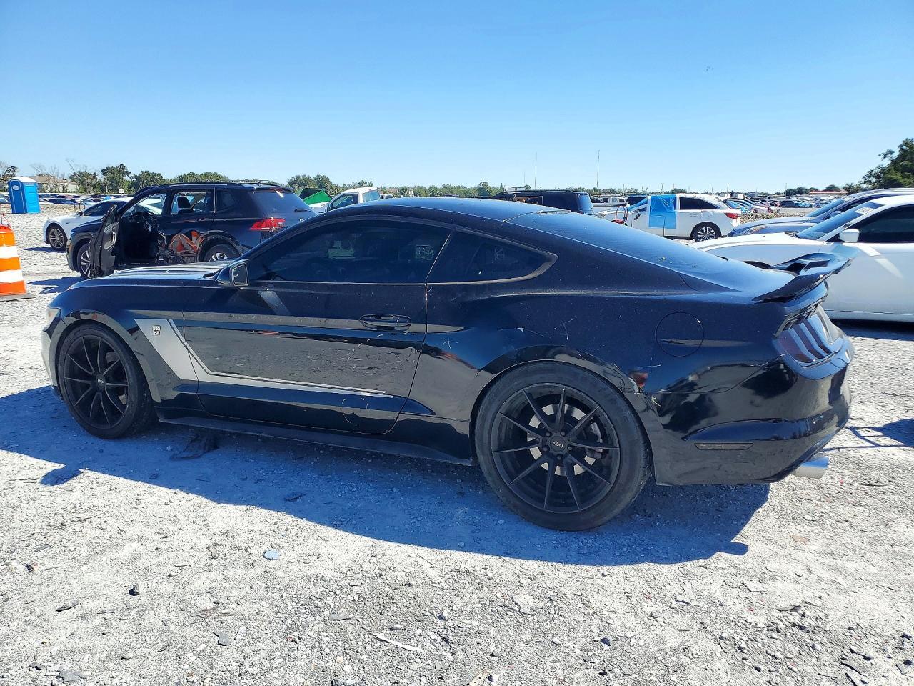 2016 Ford Mustang - zdjęcie 2