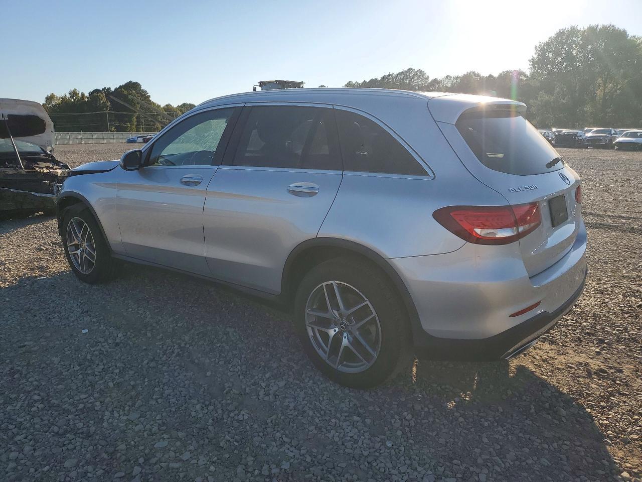2017 Mercedes-Benz Glc 300 - zdjęcie 2