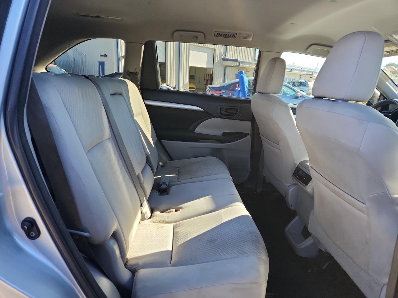 2017 Toyota Highlander Le - zdjęcie 11