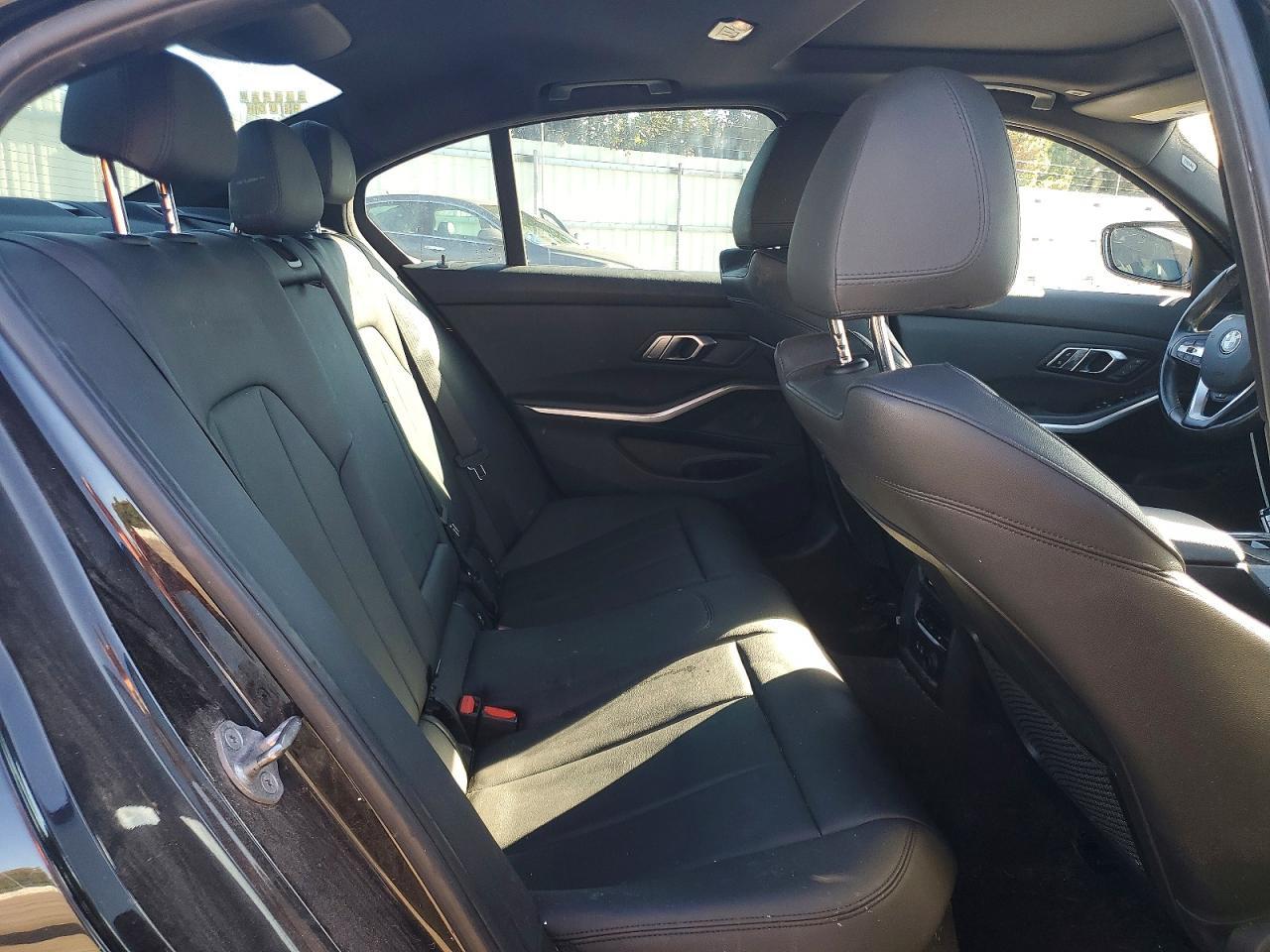 2019 BMW 330I - zdjęcie 10
