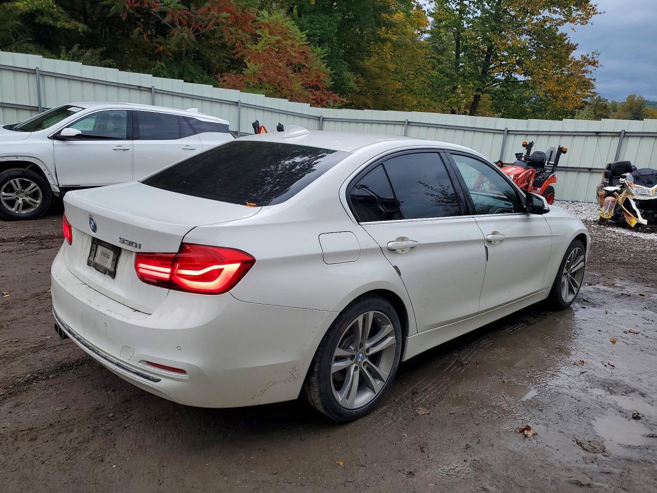 2017 BMW 330 I - zdjęcie 3