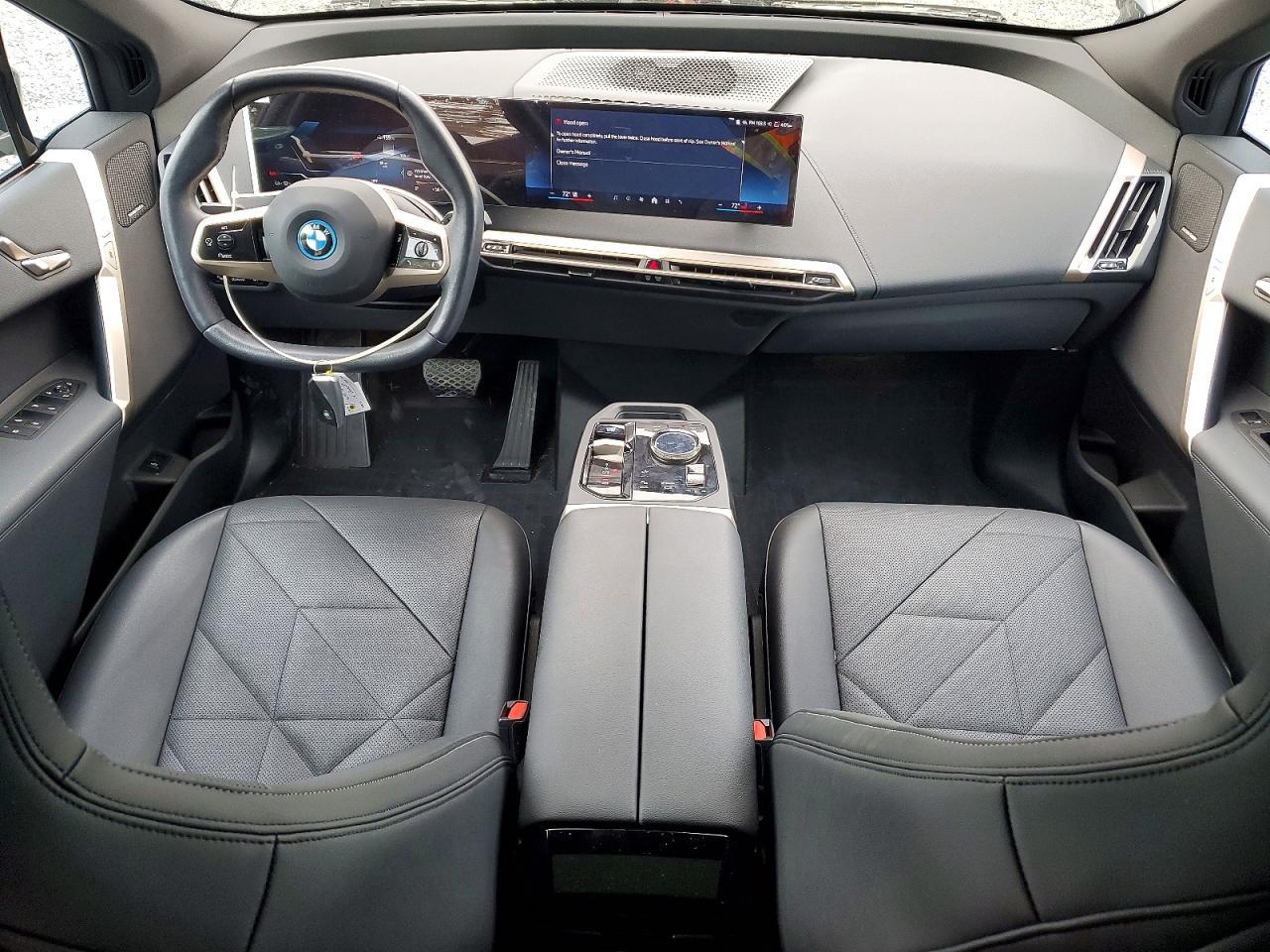 2025 BMW Ix xDrive50 - zdjęcie 8