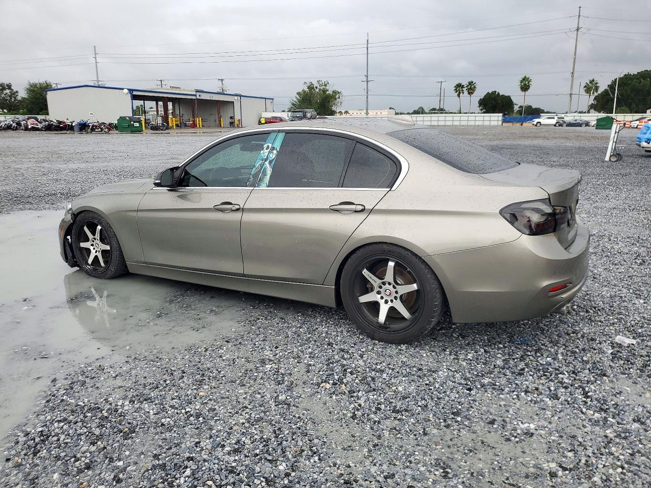2017 BMW 330 I - zdjęcie 2