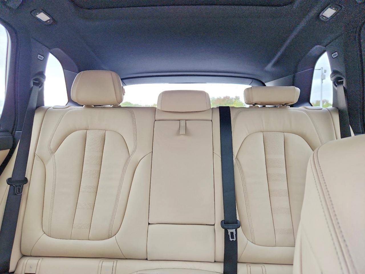 2021 BMW X5 xDrive40I - zdjęcie 10