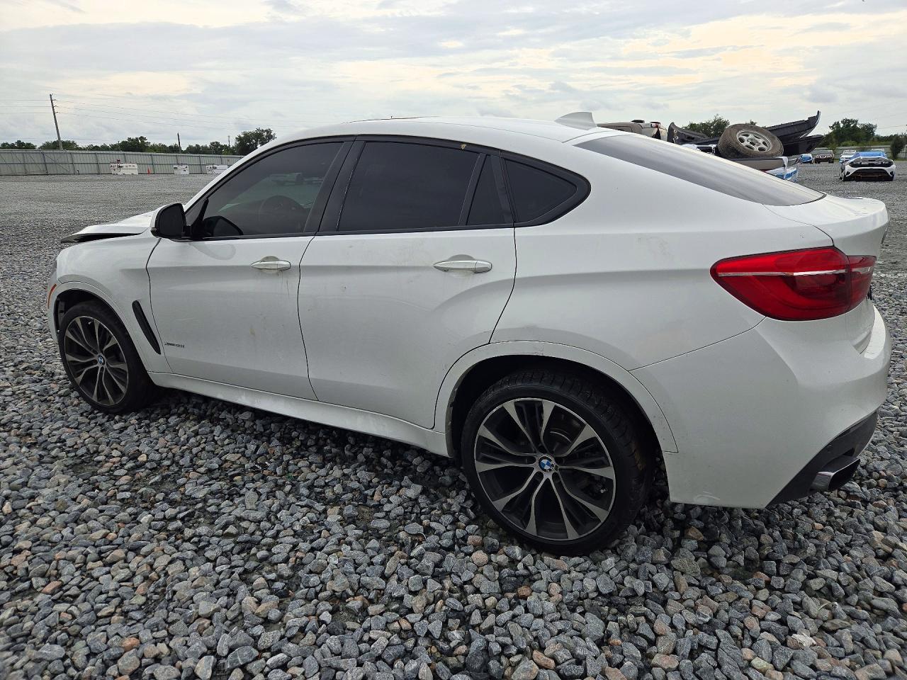 2019 BMW X6 xDrive50I - zdjęcie 2