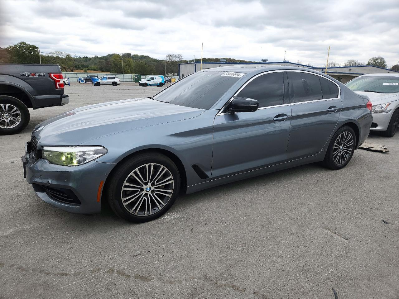 2019 BMW Seria 5 540i - zdjęcie główne