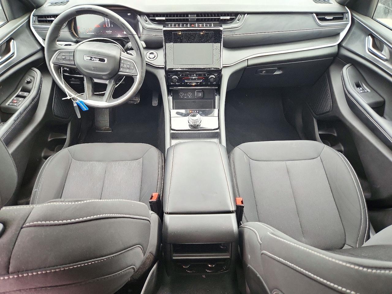 2025 Jeep Grand Cherokee Laredo - zdjęcie 8