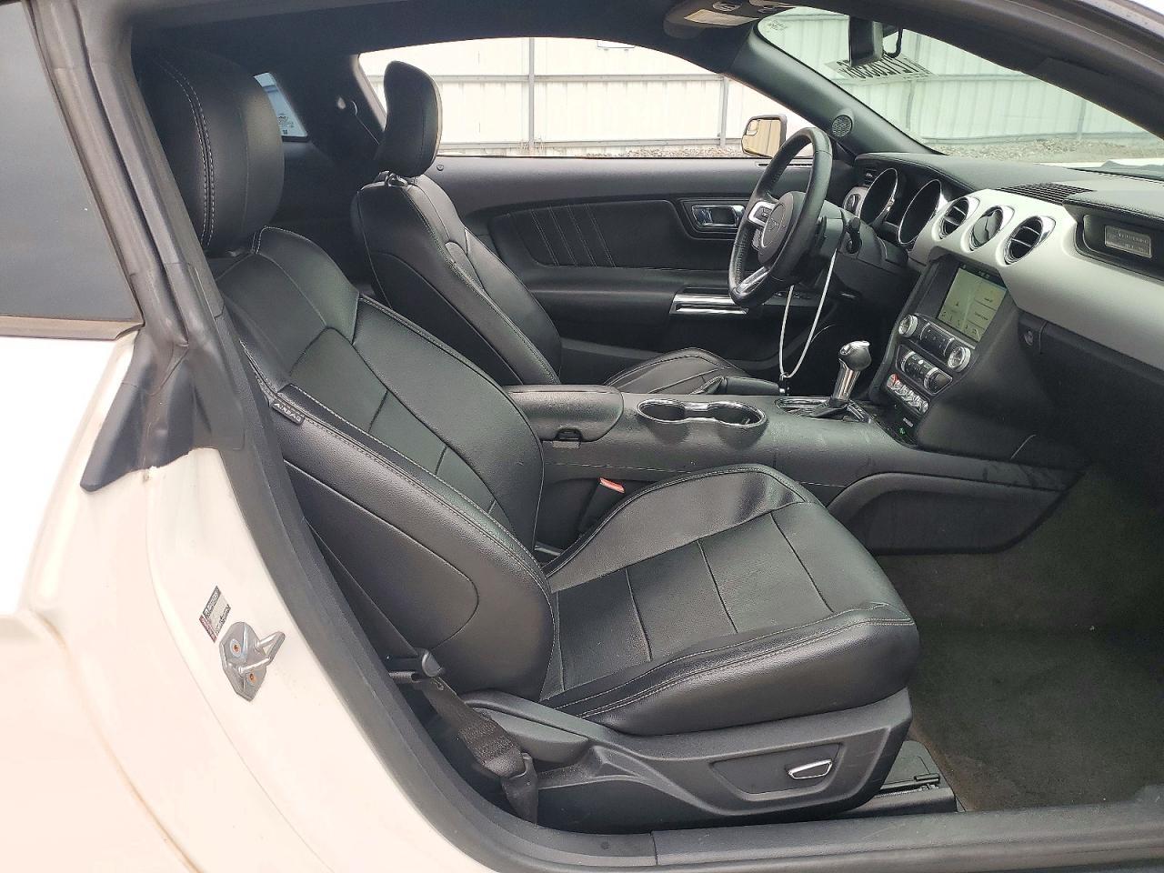 2017 Ford Mustang - zdjęcie 10