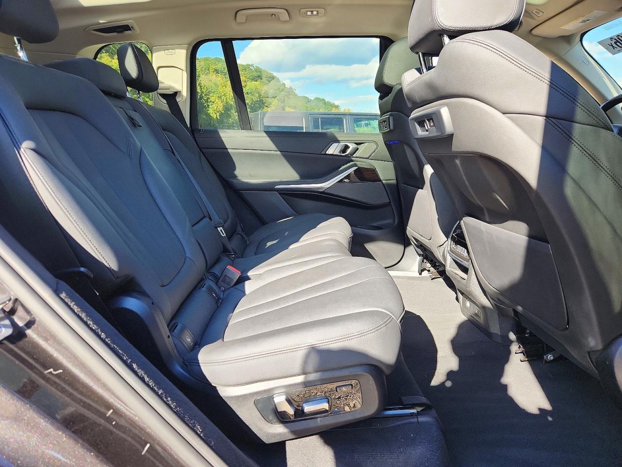 2021 BMW X7 xDrive40I - zdjęcie 11