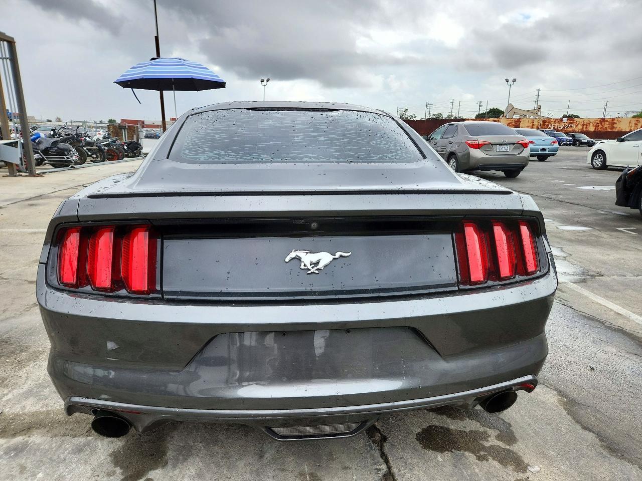 2017 Ford Mustang - zdjęcie 6