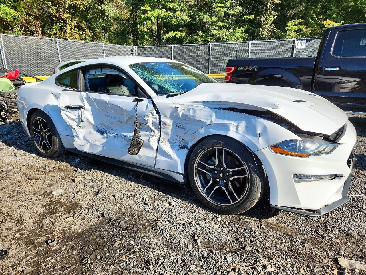 2022 Ford Mustang - zdjęcie 4