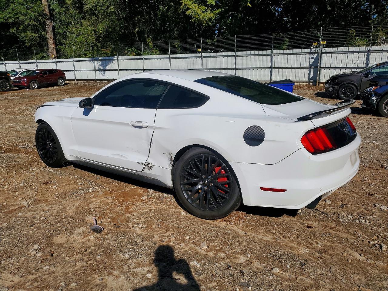 2016 Ford Mustang - zdjęcie 2