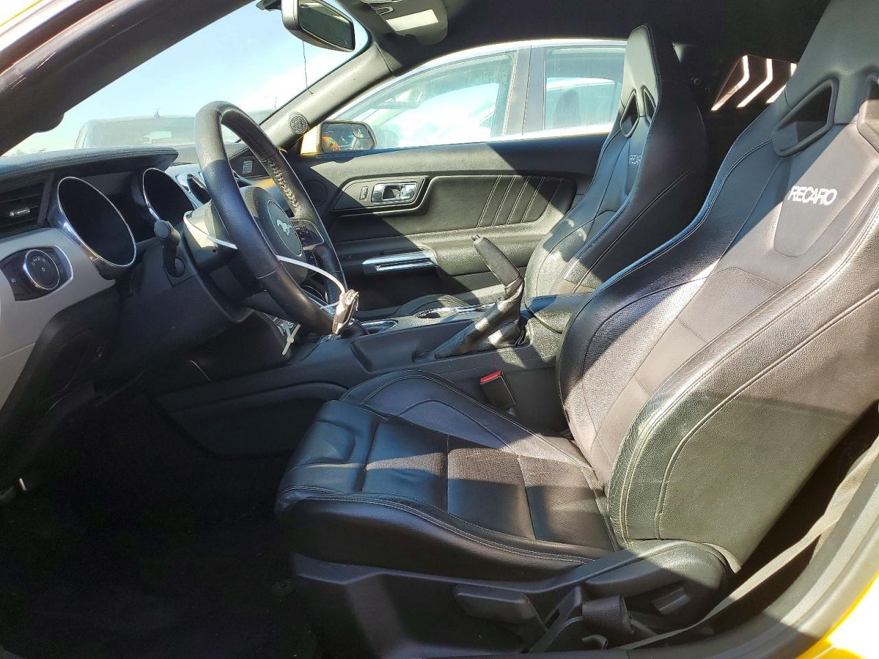 2015 Ford Mustang - zdjęcie 7