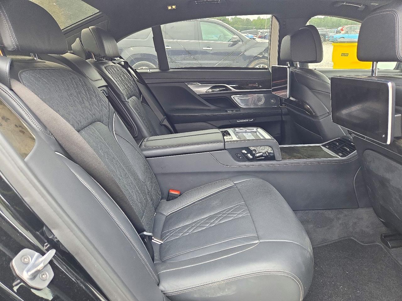 2018 BMW Seria 7 M760i - zdjęcie 10