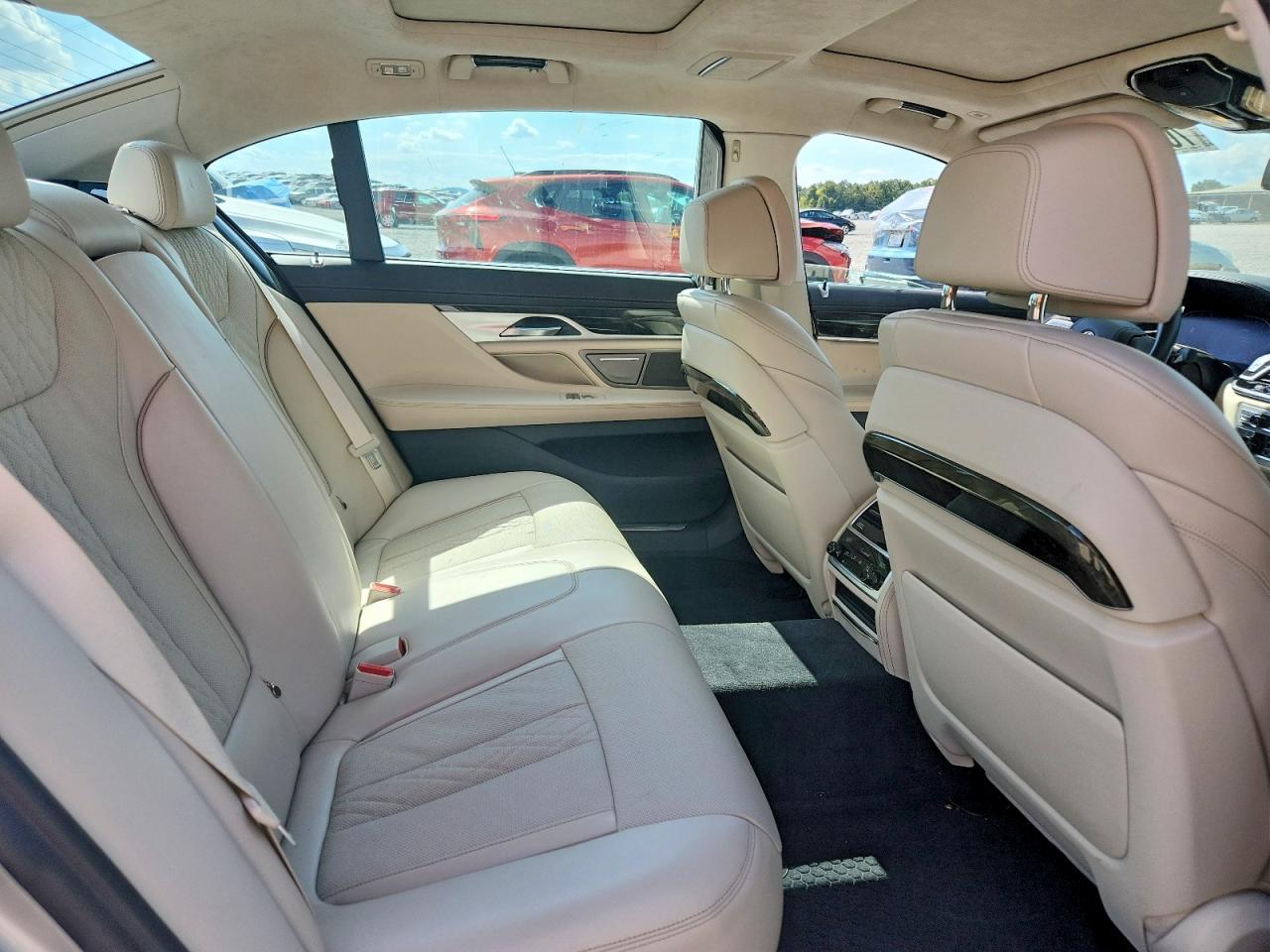 2020 BMW 740 I - zdjęcie 10