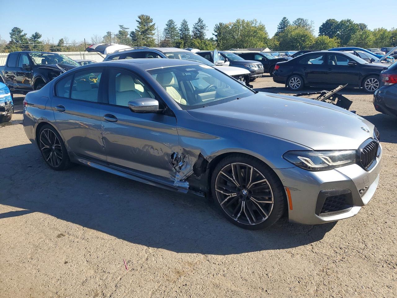2021 BMW Seria 5 M550i - zdjęcie 4
