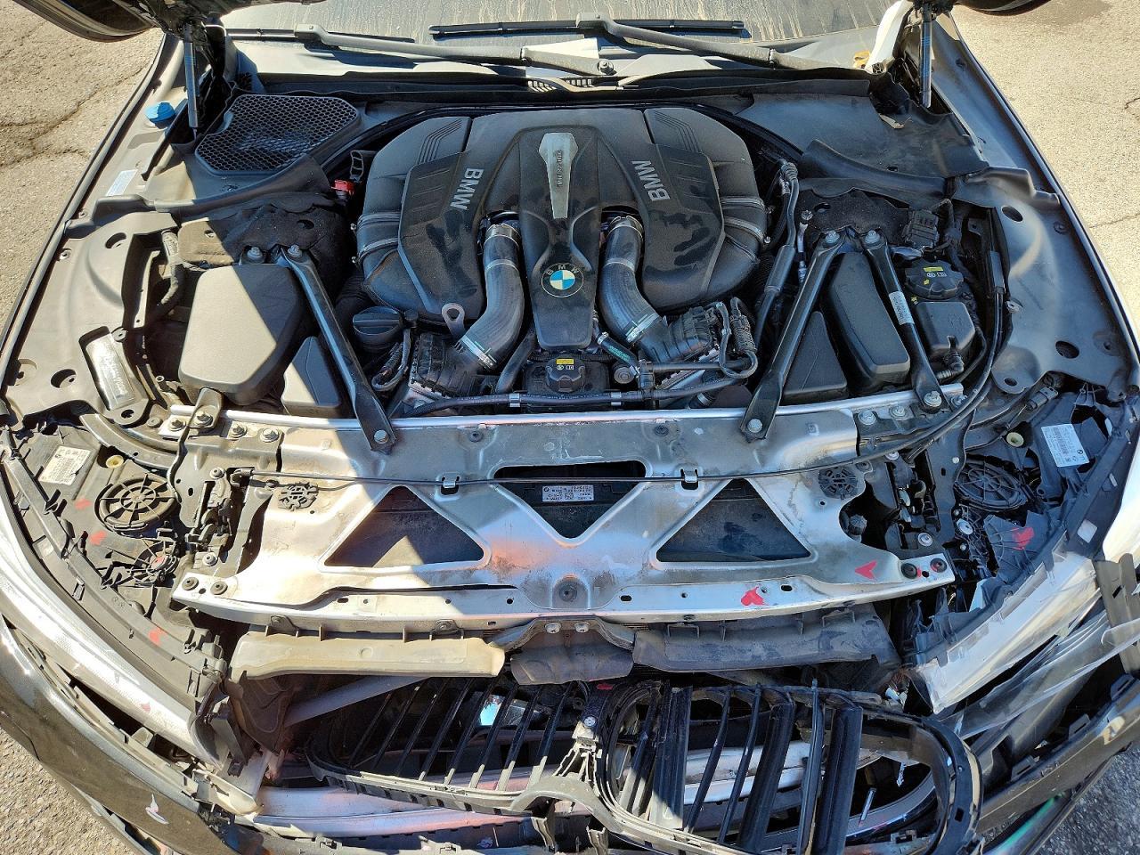 2016 BMW Seria 7 750i - zdjęcie 11