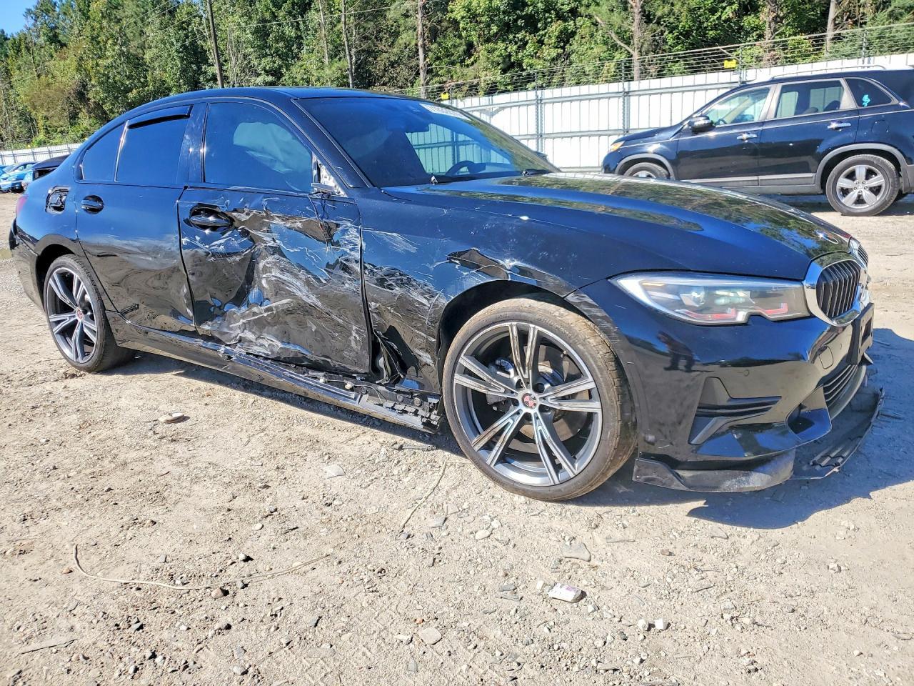 2022 BMW Seria 3 330i - zdjęcie 4