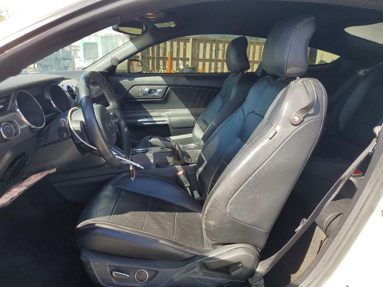 2016 Ford Mustang Base - zdjęcie 7