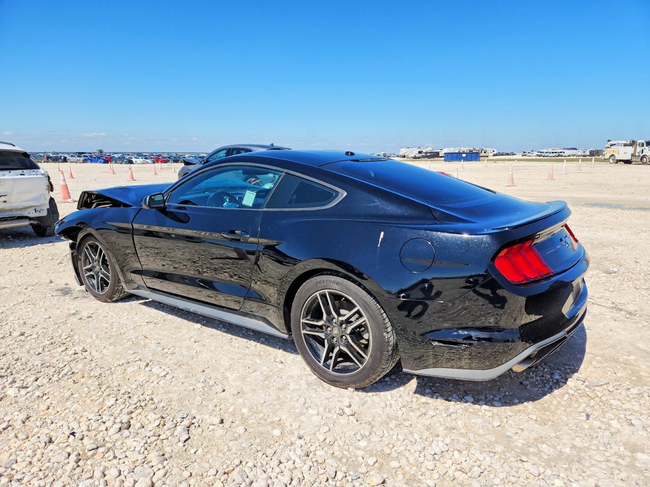2019 Ford Mustang - zdjęcie 2