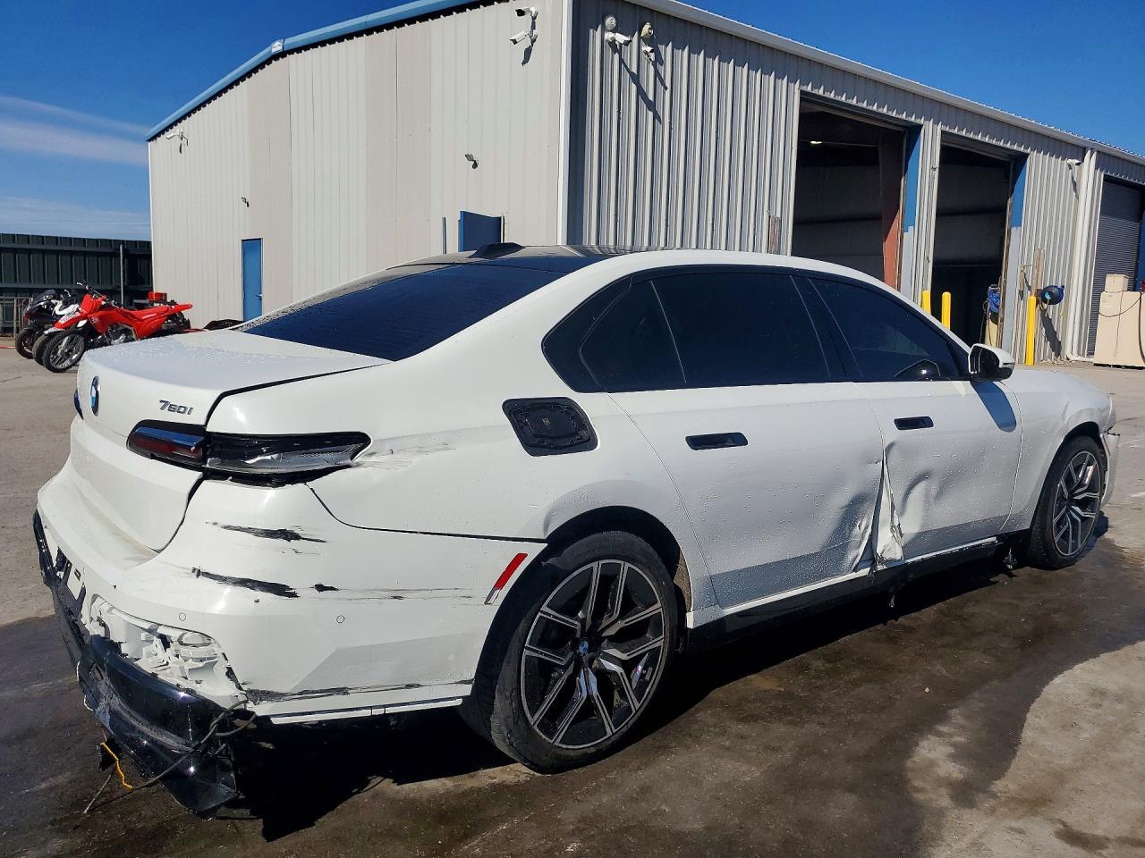 2024 BMW Seria 7 760i - zdjęcie 3