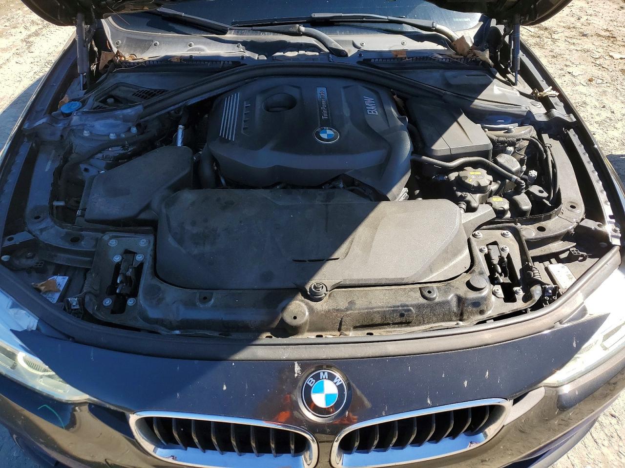 2017 BMW Seria 3 330i - zdjęcie 11