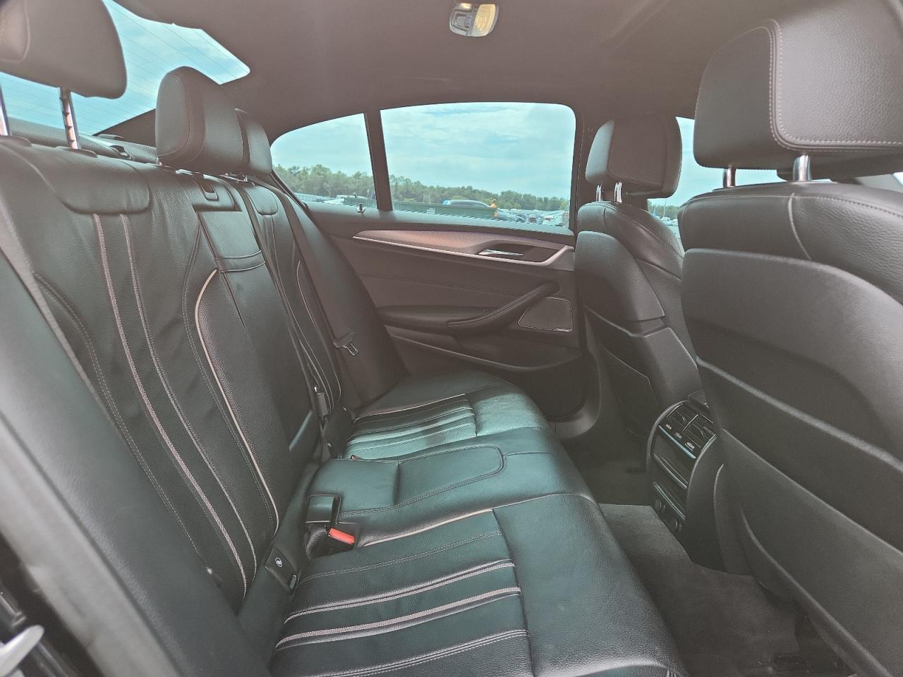 2019 BMW Seria 5 M550i - zdjęcie 10