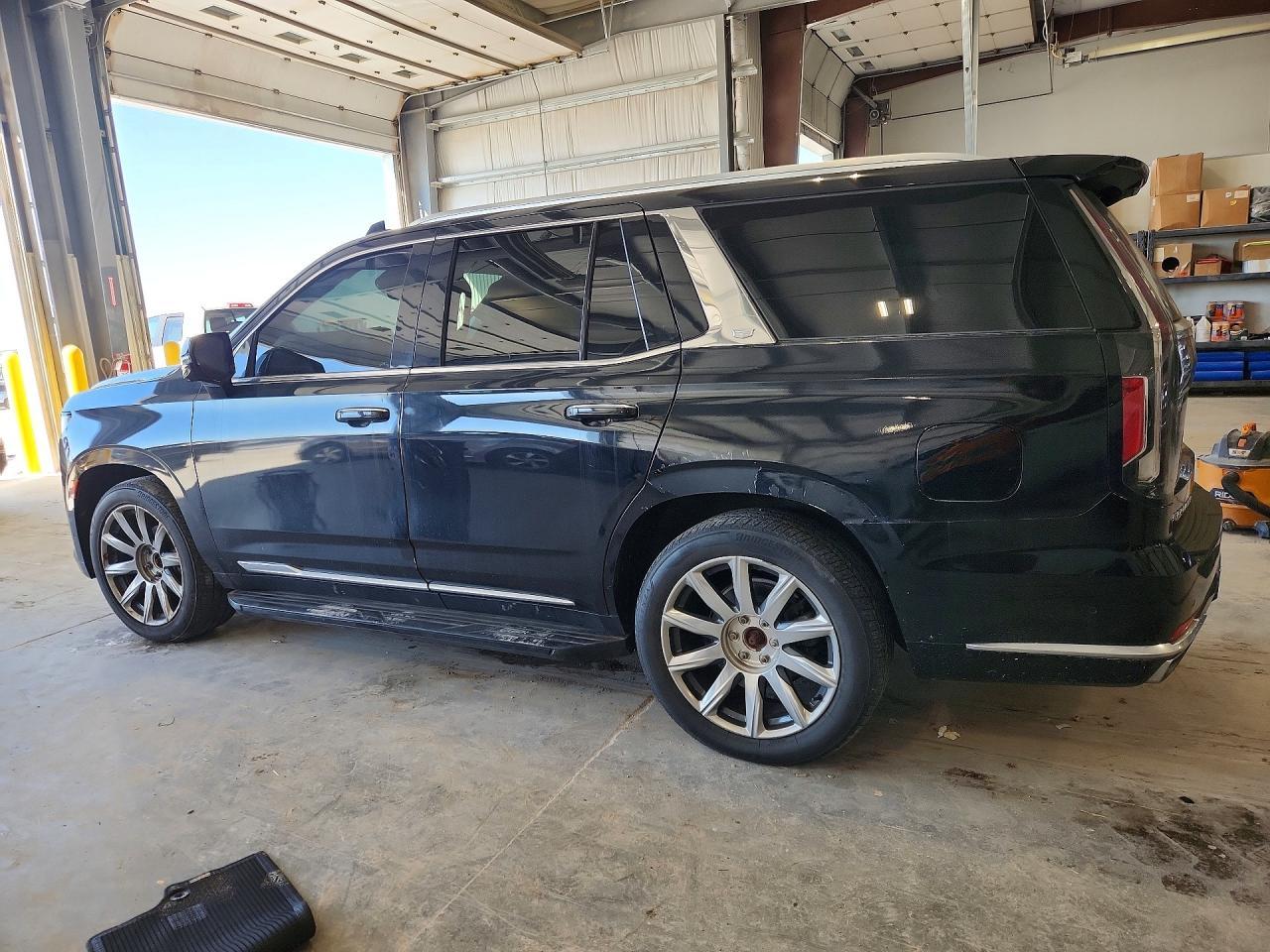2021 Cadillac Escalade Premium Luxury Platinum - zdjęcie 2