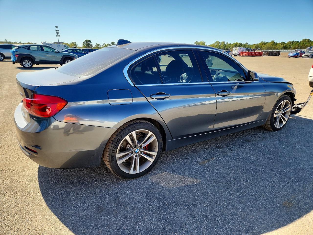 2017 BMW 330 I - zdjęcie 3