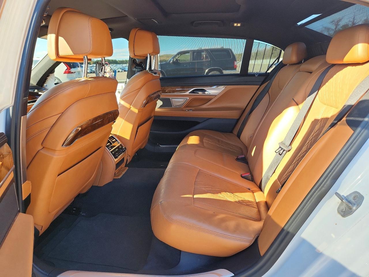 2017 BMW Seria 7 B7 - zdjęcie 10