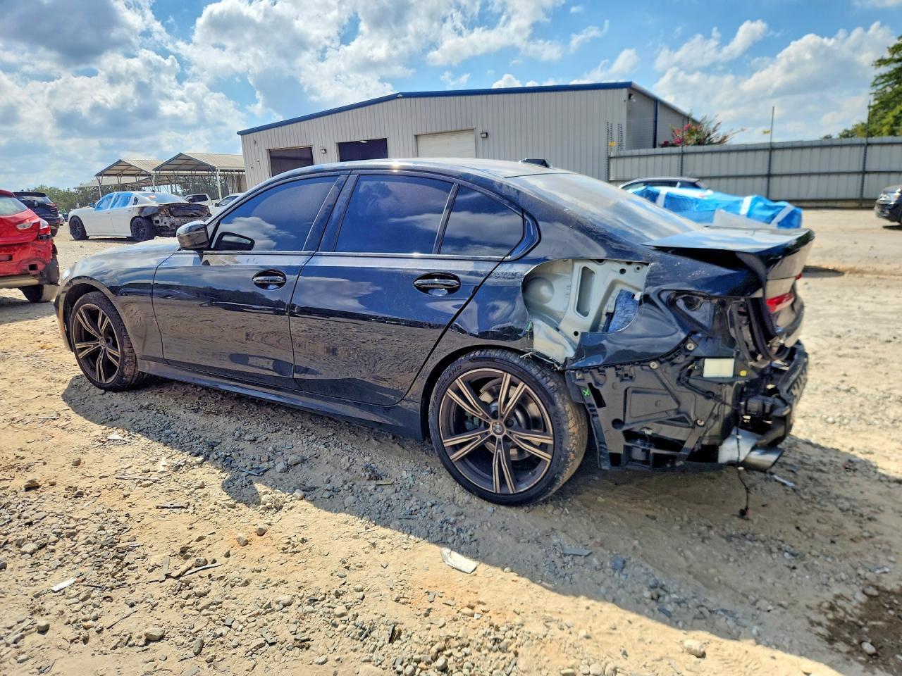 2023 BMW 330I - zdjęcie 2