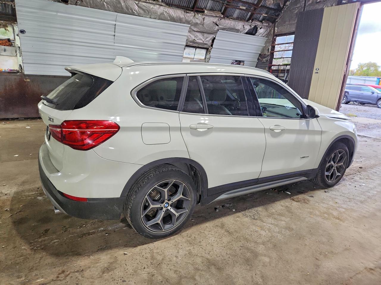 2017 BMW X1 xDrive28I - zdjęcie 3