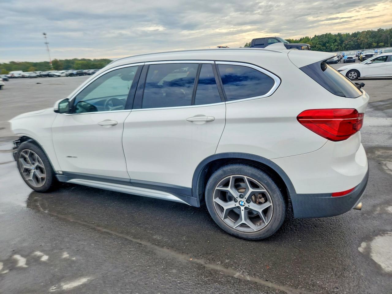 2017 BMW X1 xDrive28I - zdjęcie 2