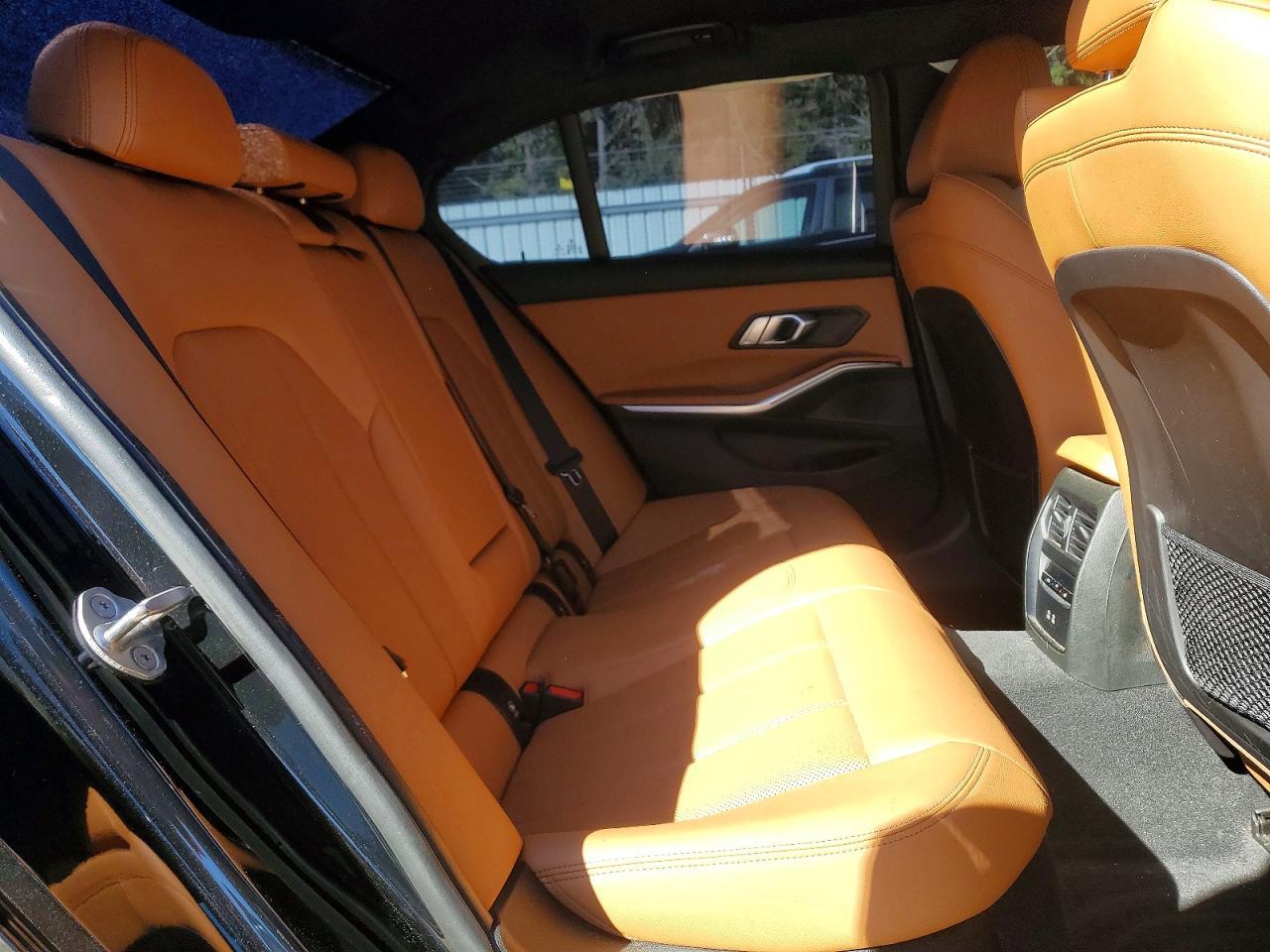 2022 BMW Seria 3 330i - zdjęcie 10