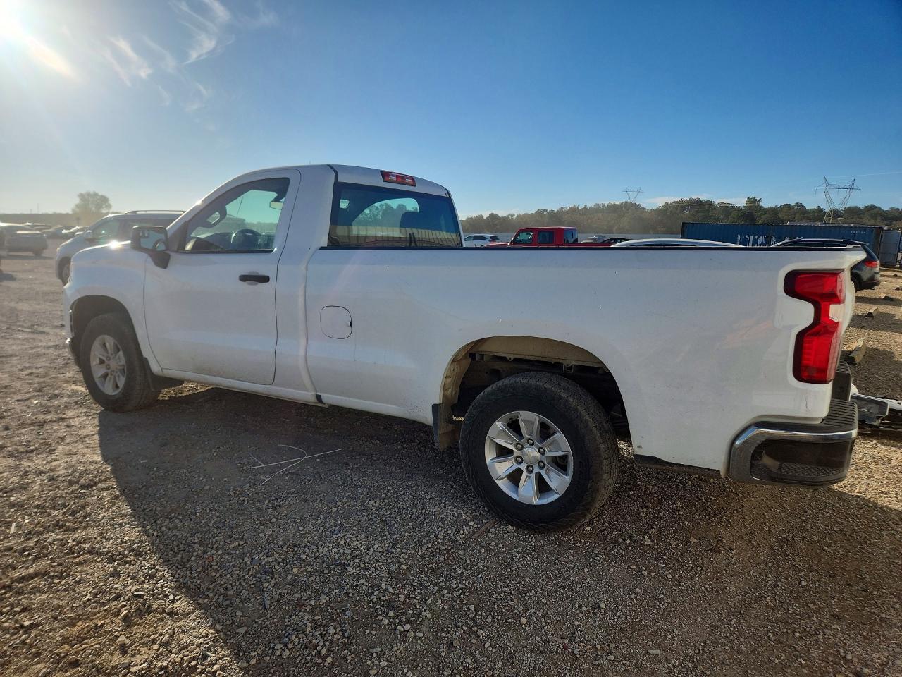 2021 Chevrolet Silverado C1500 - zdjęcie 2